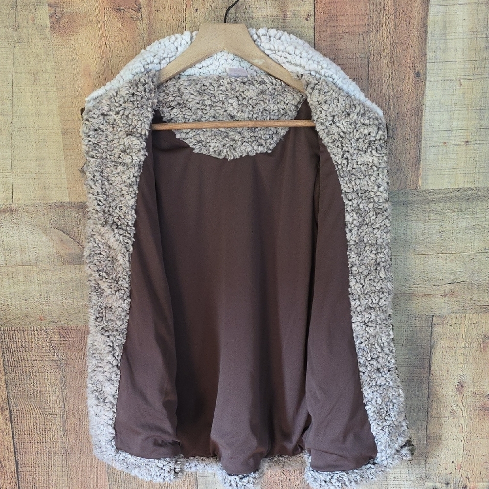 Sherpa Vest Cream And Brown EUC - Picture 9 of 12